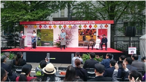Ông Kuroiwa Yuji Tỉnh trưởng tỉnh Kanagawa phát biểu tại Lễ khai mạc Lễ hội